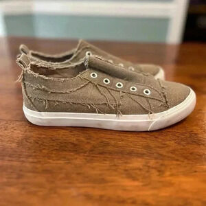 Corkys Babalu shoe tan size 6